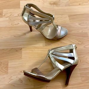 Beautiful Nine West Metallic T-Strap Heel Sz. 7.5